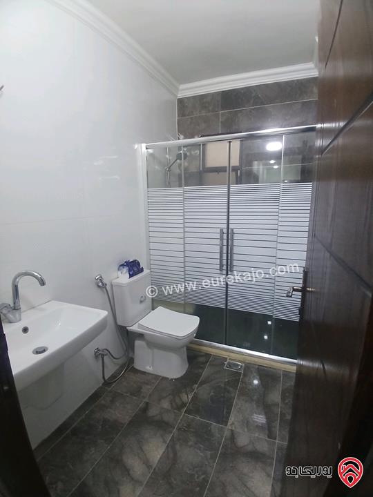 شقة سوبر ديلوكس مساحة 110م طابق اول فني للبيع في اربد - قرب قصر العوادين