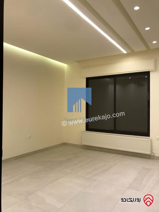 شقة طابقية فاخرة طابق اول مساحة 235م للبيع في عمان - الجندويل تشطيب سوبر ديلوكس لم تسكن