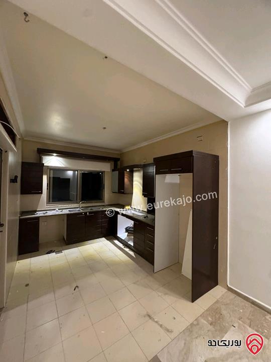 شقة فارغة طابق أرضي معلق مساحة 130م للإيجار في عمان - ام السماق 