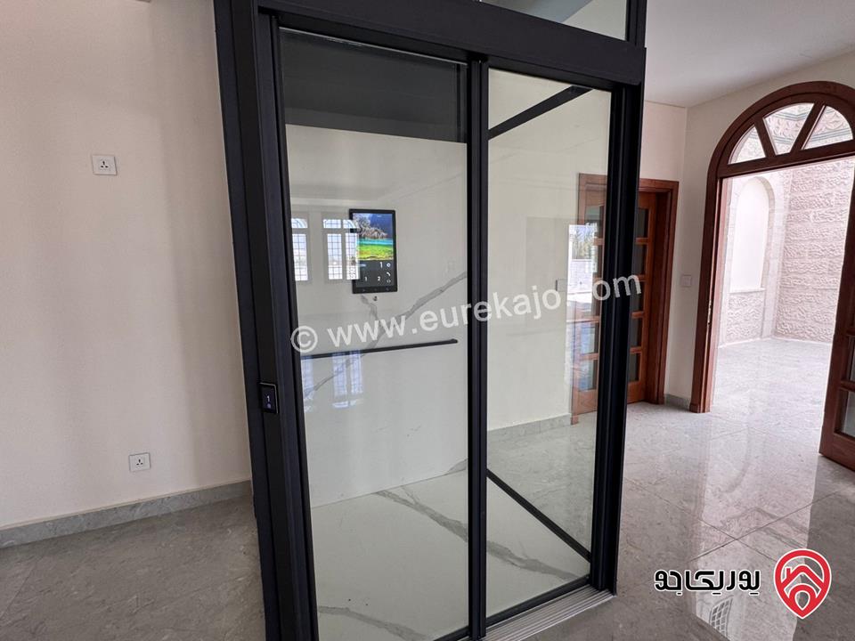 فيلا مستقلة للبيع في عمان - عبدون مساحة الارض 1350 م والبناء 1000م ، الحديقة 400م ، الترس 200م بالقرب من السفارة الامريكية موقع مميز 