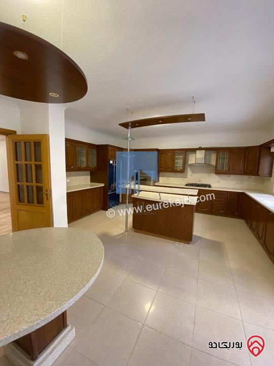 شقة أرضية (شبه فيلا) طابقية فاخرة للبيع في عمان - الرابية قرب الكالوتي 425م مع حديقة وترسات 500م