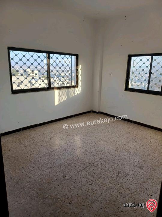 شقة مساحة 111م للايجار في الزرقاء الجديدة طريق بانوراما الجبل لعرسان أو عيلة صغيرة
