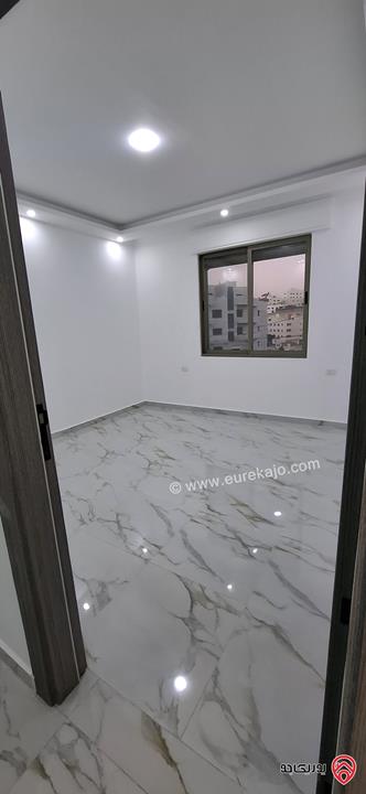 شقة طابق ثالث رووف سوبر ديلوكس مساحة 175م داخلي و 80م خارجي للبيع في عمان - طبربور