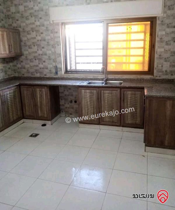 شقة فارغة طابق ثالث مساحة 165م للايجار في عمان - الياسمين  