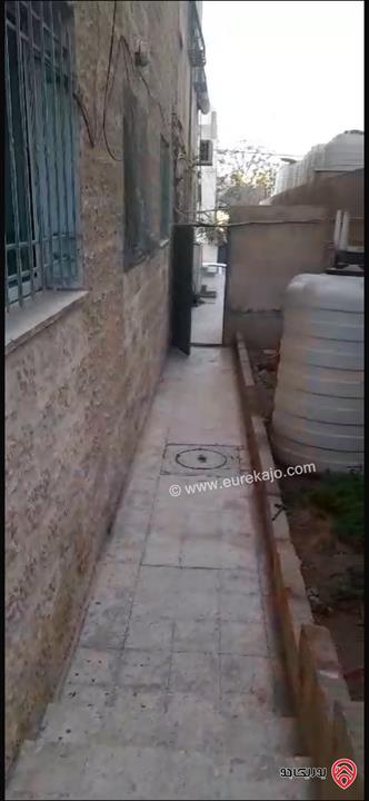 شقه صغيرة مساحة 73م داخلي + 50م خارجي للبيع في عمان - قرب جسر ماركا 
