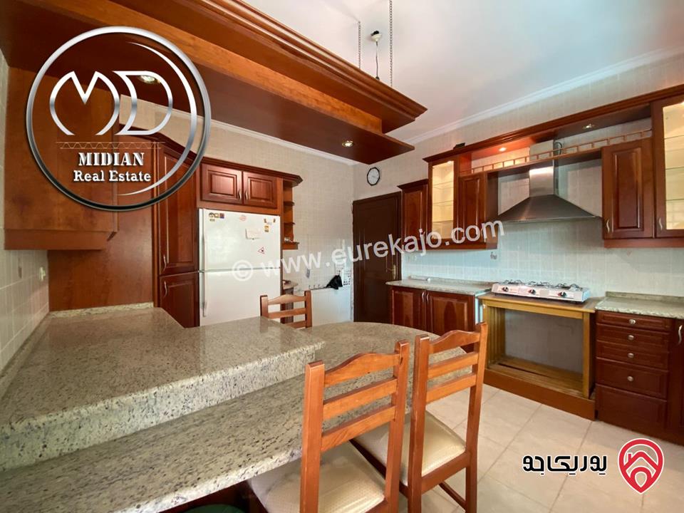 شقة ارضية للبيع في عمان - خلدا مساحة 195م مع ترس و حديقة 250م تشطيبات ديكورات سوبر ديلوكس بسعر مميز