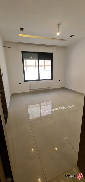 شقة مساحة 290م مع حديقة وتراسات 120م للبيع في عمان - الجبيهة 