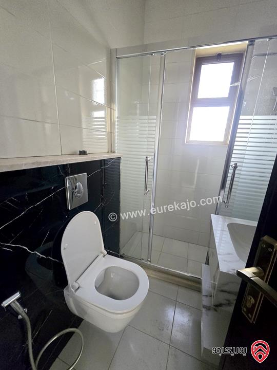 شقة ارضية طابقية مساحة 220 متر مع تراس 60م ومدخل خاص للايجار في عمان - عبدون