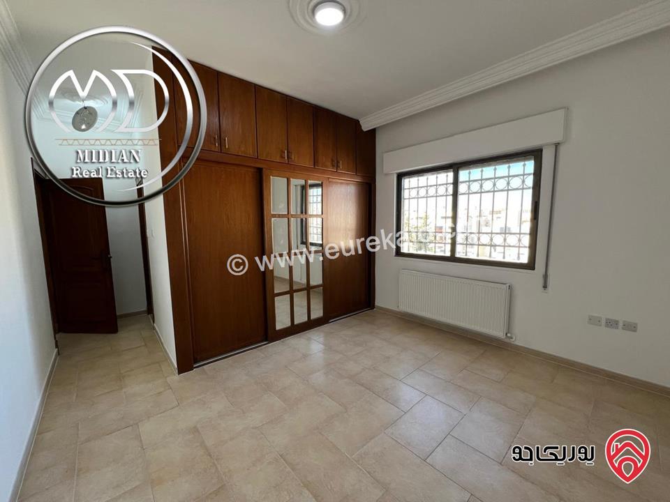 شقة فارغة للايجار في عمان - ام السماق مساحة 235م طابق ثالث تشطيبات سوبر ديلوكس اطلالة جميلة بسعر مميز جداً