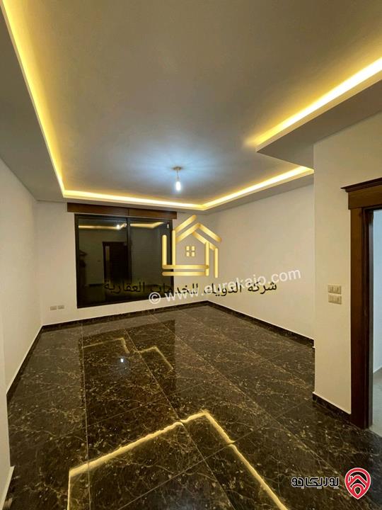 شقة جديدة لم تسكن مساحة 190م طابق أرضي معلق للايجار في عمان - دابوق 