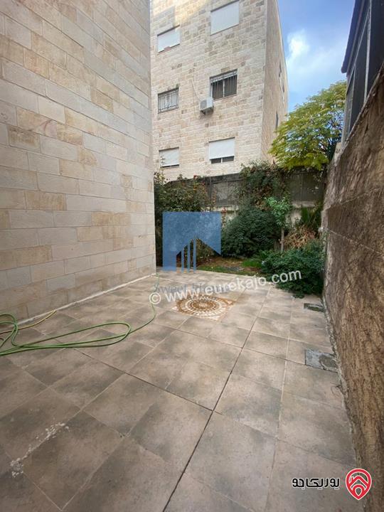 شقة أرضية مساحة 150م مع حديقة وترسات 150م للبيع في عمان - الجندويل