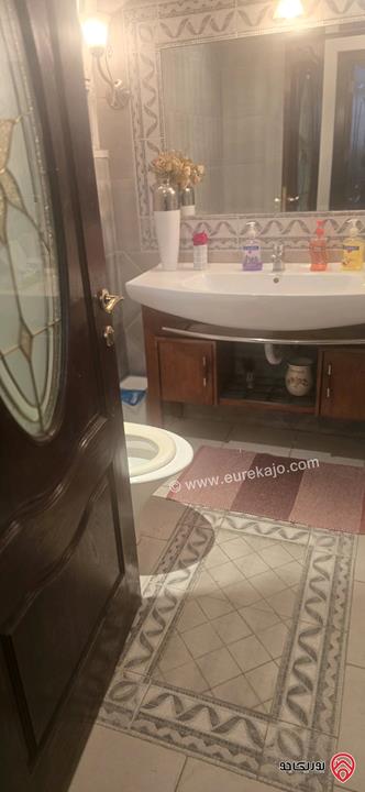 شقة أرضية مساحة 300م داخلي و 170م خارجي للبيع في عمان - ام اذينة