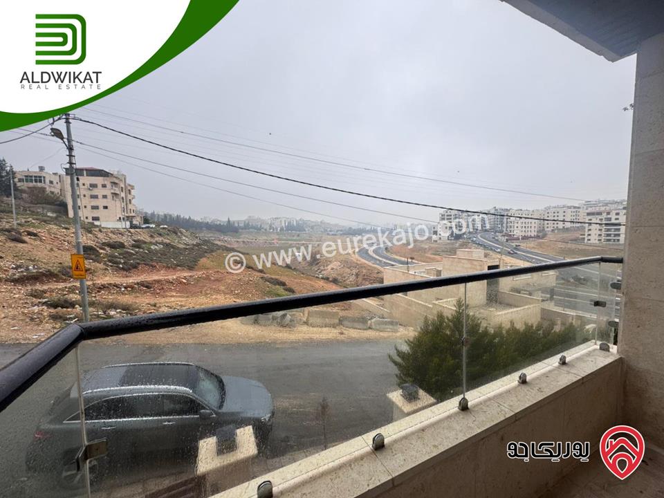 شقة طابق اول طابقية للبيع في عمان - على طريق المطار / حجار النوابلسه مساحة البناء 200م موقع اسكانات حديثة واطلالة