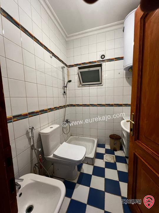 شقة مفروشة مع مسبح شبه ارضية مساحة 200م داخلي و 100م خارجي للايجار في عمان - عبدون