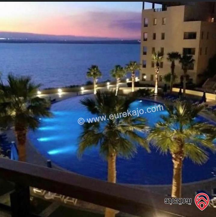 شقة مميزة مفروشة فرش كامل مساحة 155م مع اطلالة خلابة على البرك والبحر للبيع داخل منتجع سمارة البحر الميت