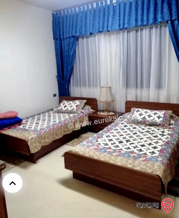 شقة طابقية شبه ارضية مساحة 287م داخلي و 85م خارجي للبيع في عمان - الشميساني 