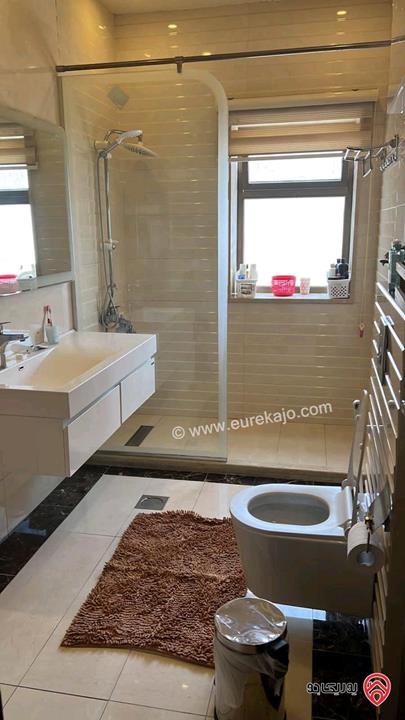 فيلا مساحة 650م على أرض 547م للبيع في عمان - طبربور عند مستشفى الملكة علياء