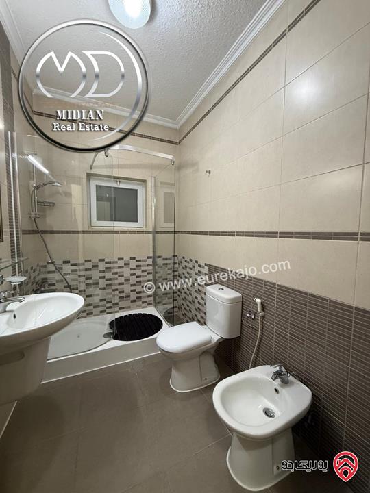 شقة شبه ارضي فارغة للايجار في عمان - دير غبار مساحة 200م مع ترس و حديقة 200م تشطيبات و ديكورات فاخرة