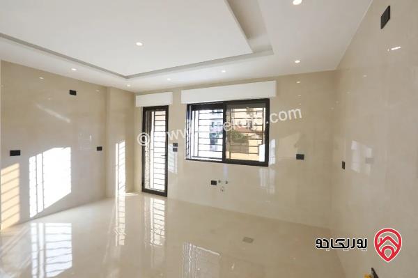 شقة فاخرة أرضية مساحة 160م داخلي و 60م ترس للبيع في عمان - تلاع العلي