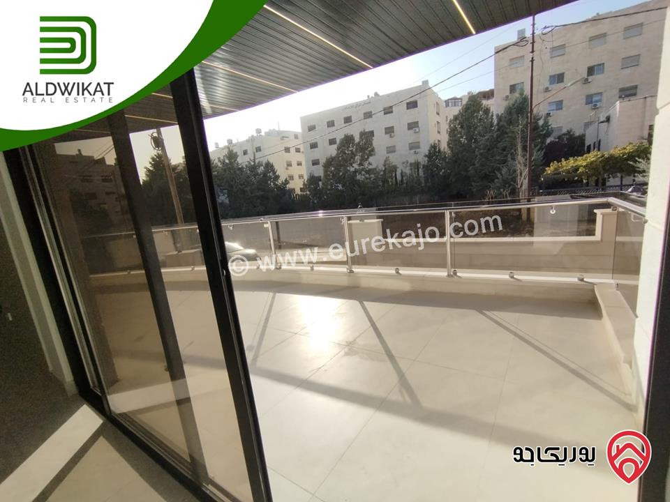 شقة للبيع في عمان - خلدا طابق اول مساحة البناء 240م ومساحة الترس 50م