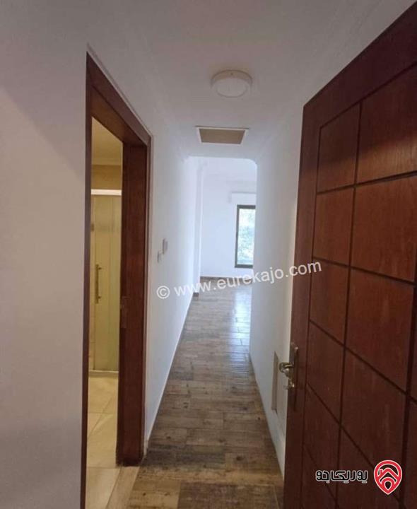 شقة فارغة طابق أول مساحة 150م للايجار في عمان - الرابية