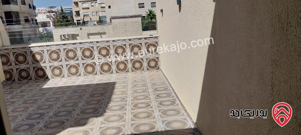 شبه فيلا متلاصقة مفروشة للبيع في عمان - ام السماق مساحة الارض 150م ومساحة البناء 180م بسعر مغري