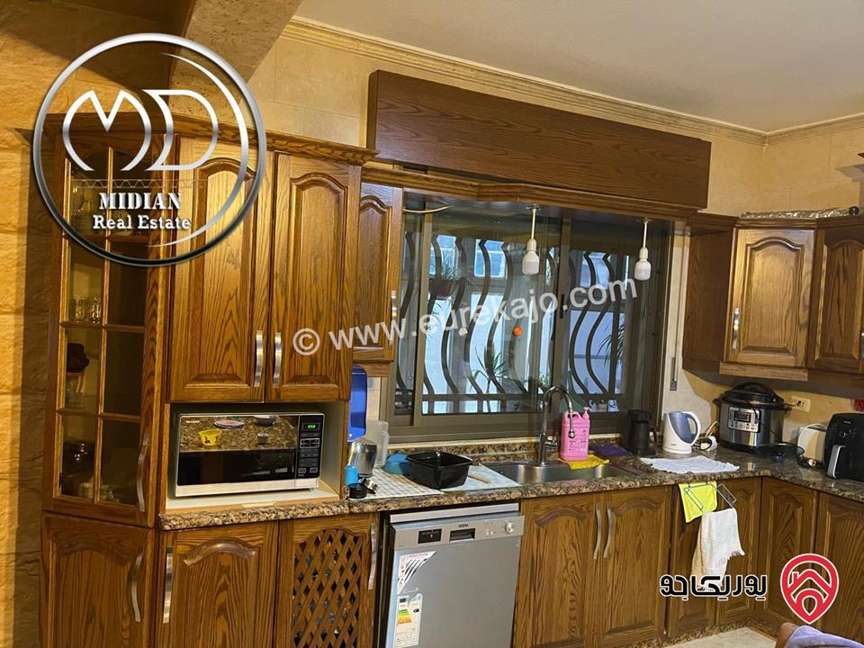 شقة شبه ارضي للبيع في عمان - ضاحية الرشيد مساحة 175م مع ترس 60م تشطيبات سوبر ديلوكس بسعر مميز