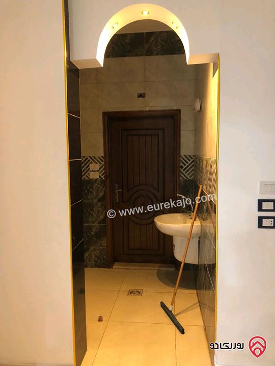 فيلا مساحة 280م على أرض 1300م للايجار في اربد - الصريح