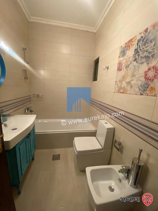 شقة شبه أرضية 200م مع ترسات 80م تشطيب سوبر ديلوكس للبيع في عمان - خلدا