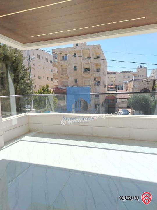 شقة فاخرة للبيع في عمان - خلدا قرب المدارس الإنجليزية طابق ثالث 280م مع روف دوبلكس 180م لم تسكن