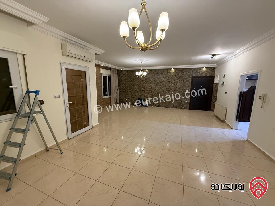 شقة مساحة 170م طابق ثاني مع مصعد عمارة هادئة عائلات للإيجار  في عمان - دير غبار