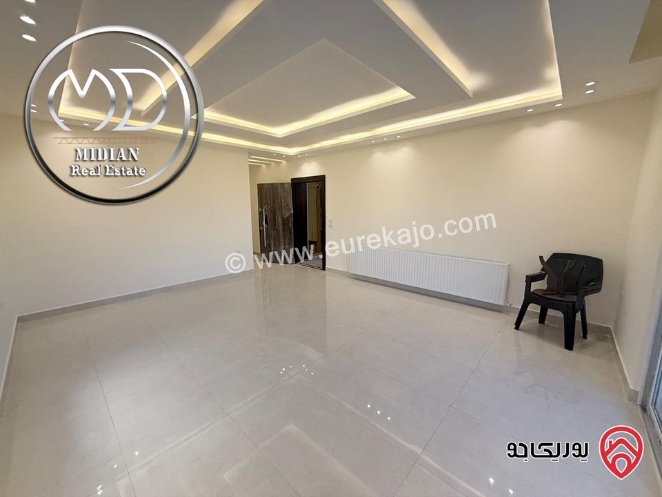 شقة ارضية للبيع في عمان - خلدا مساحة 180م مع ترس وحديقة 200م تشطيبات ديكورات عصرية فاخرة جديدة لم تسكن