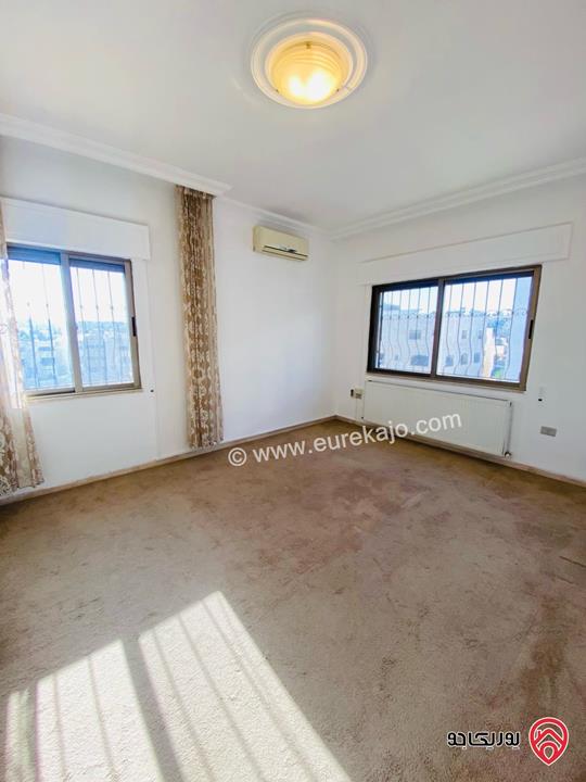 شقة مساحة 185م طابق ثالث للبيع في عمان - خلدا بالقرب من مسجد الهمشري ومدارس المعارف 