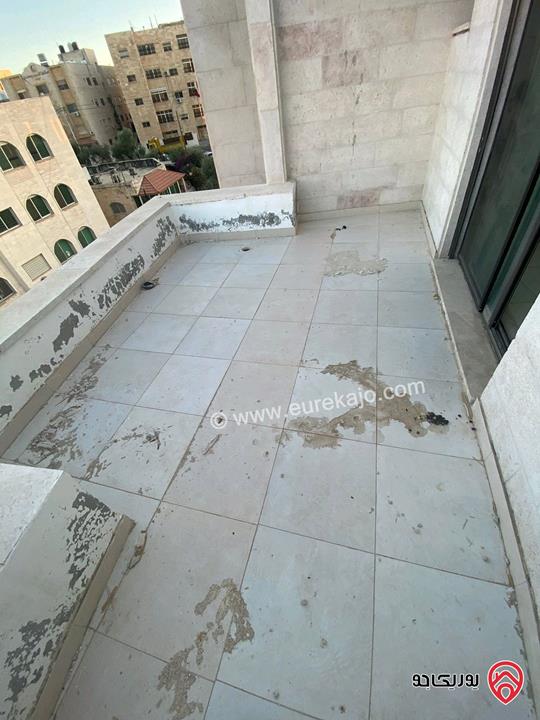 شقة فارغة طابق ثالث مع روف مساحة 205م جديدة لم تسكن للبيع في عمان - خلدا