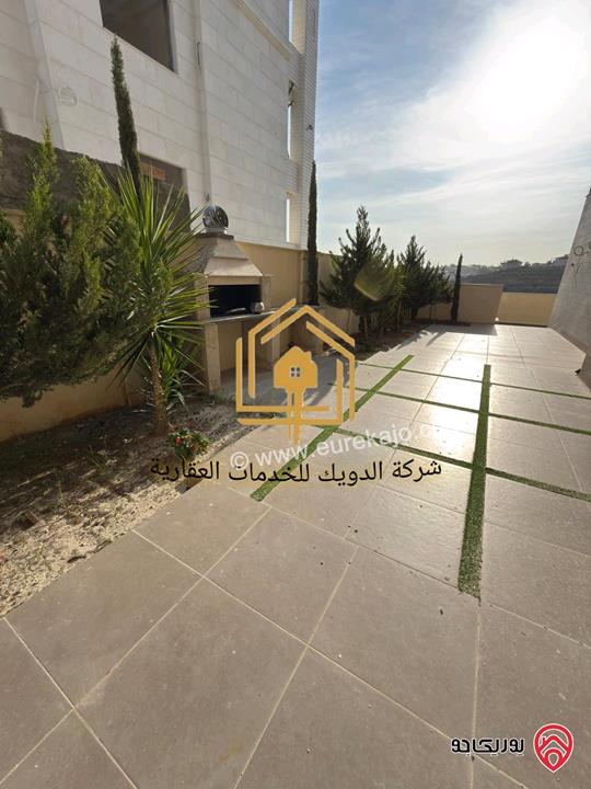 شقة سوبر ديلوكس شبه أرضية مساحة 215م مع ترس 175م للإيجار في عمان - طريق المطار