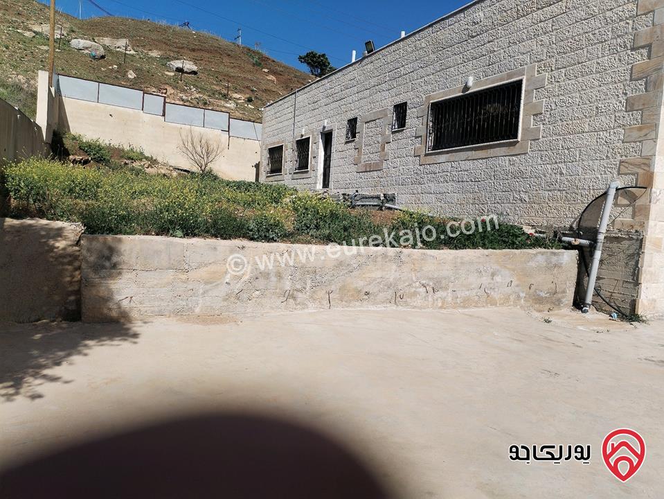 منزلين للبيع بجانب بعض على قطعة ارض واحدة مساحة 1 دونم و 361م في اربد