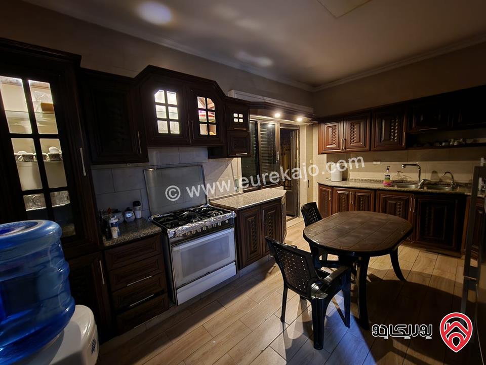 شقة طابقية  رووف كامل مساحة 300م للبيع في عمان - الشميساني