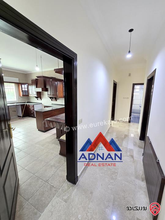 شقه طابقية مساحة 300 م طابق أول للإيجار السنوي في عمان - ضاحية الأمير راشد 