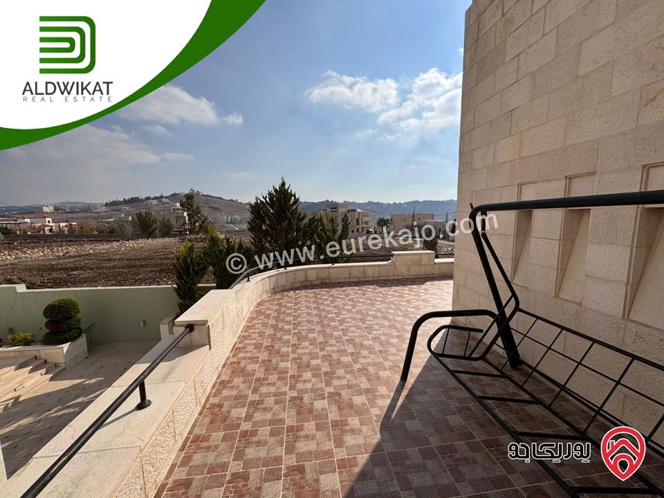 فيلا مساحة الارض 1600م ومساحة البناء 1100م مساحة الحديقة 400م للبيع في السلط - منطقة السرو 