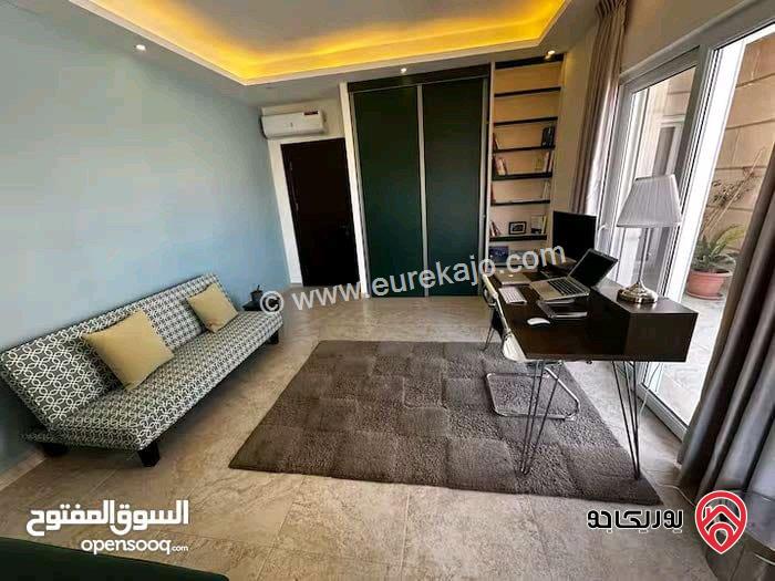 شقة مفروشة مساحة 450م طابق ثالث مع روف للايجار في عمان - طريق المطار 