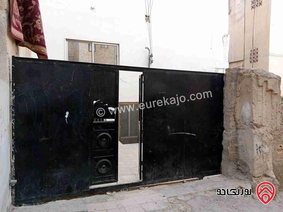 بيت مستقل مكون من طابقين 200م على أرض 120م للبيع في الرصيفة (اسكان الامير طلال)
