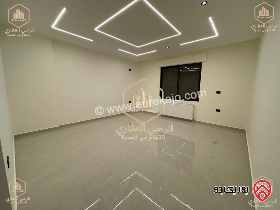 شقة فارغة أرضية مساحة 225م داخلي و 200م خارجي للايجار في عمان - الجبيهة