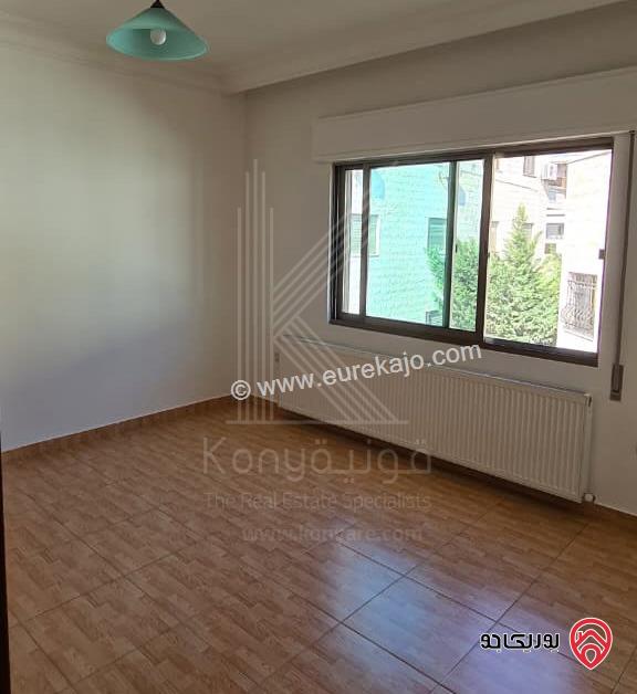 شقة مميزة طابق ثالث مساحة 240م للبيع في عمان - الكرسي