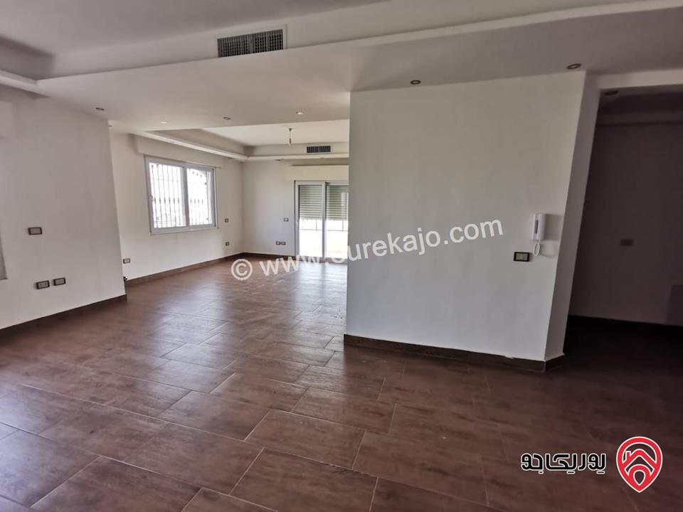 فيلا مع شقتين مساحة 800م على أرض 750م للبيع بإطلالة خلابة في عمان - بدر الجديدة من المالك مباشرة 