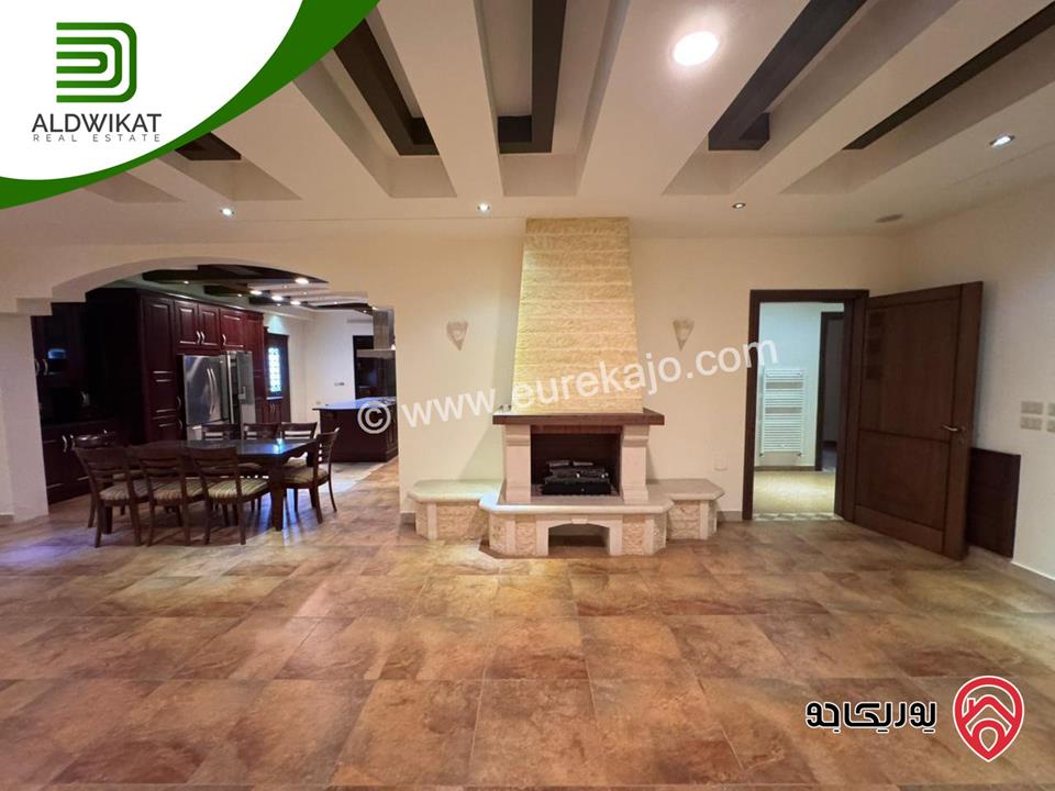 طابق من فيلا للايجار في عمان - دابوق المساحة 350م ، الحديقة 200م ، الترس 100م منطقه مطلة وفلل حديثة