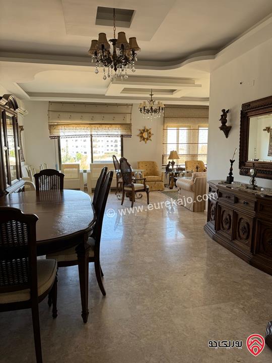 شقة طابق اخير مساحة 187م مع رووف منفصل 48م وترس 110م للبيع في عمان - مرج الحمام