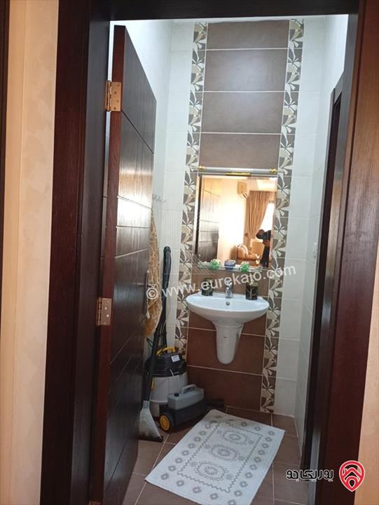 شقة مميزة مساحة 205م داخلي و 100م خارجي للبيع في عمان - ضاحية النخيل