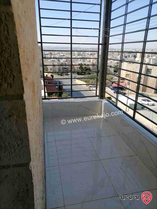 شقة وروف مساحة 240م طابق ثالث للبيع في عمان - طبربور حي الشهيد الشمالي