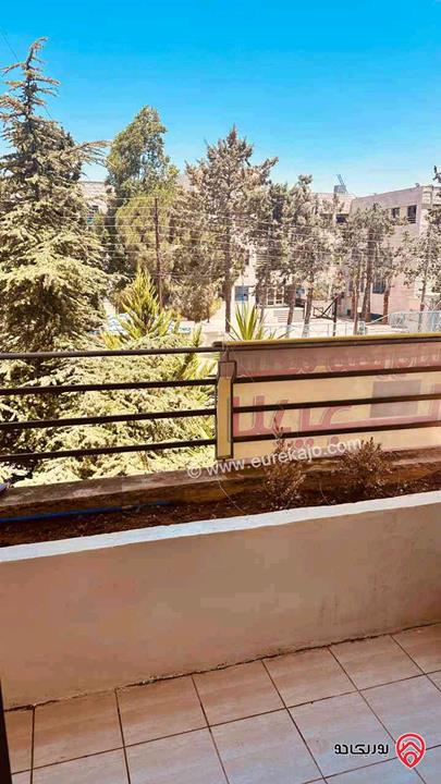 شقة مساحة 200م طابق أول للبيع في عمان - دير غبار