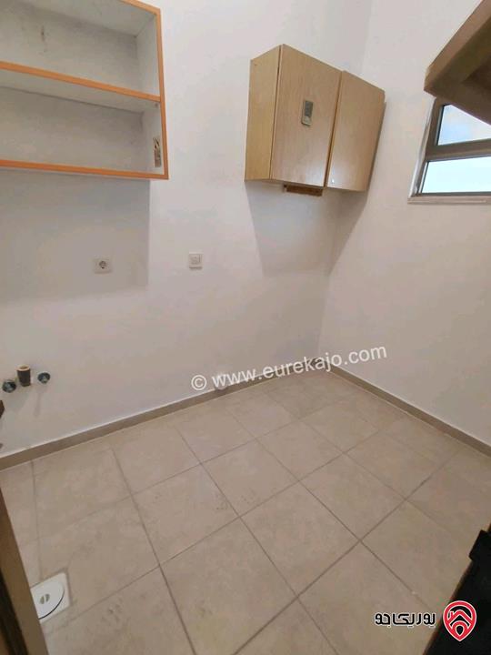 شقة فارغة طابق ثالث مساحة 250م للايجار في عمان - ام السماق 